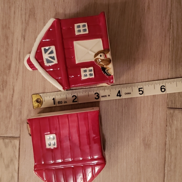 Red barn Salt & Pepper set - Picture 6 of 7